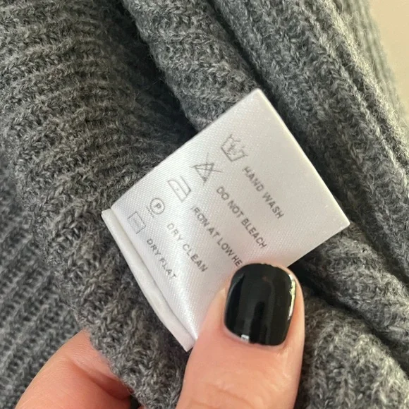 Weekend Stories Poncho - Picture 5 of 8